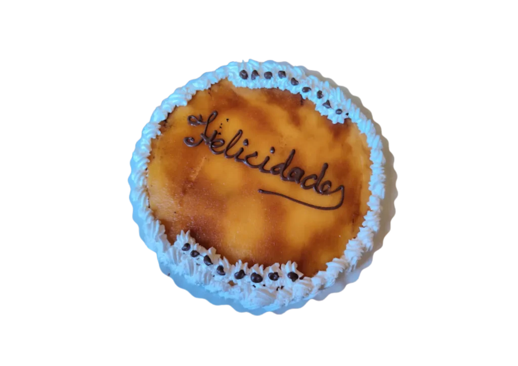 Tarta redonda por encargo con dedicatoria en chocolate